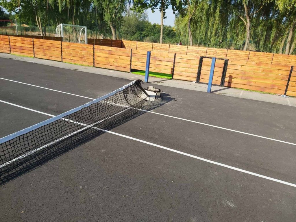 Uništen teniski teren 2