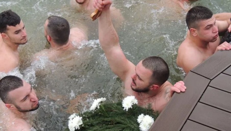 Plivanje za casni krst