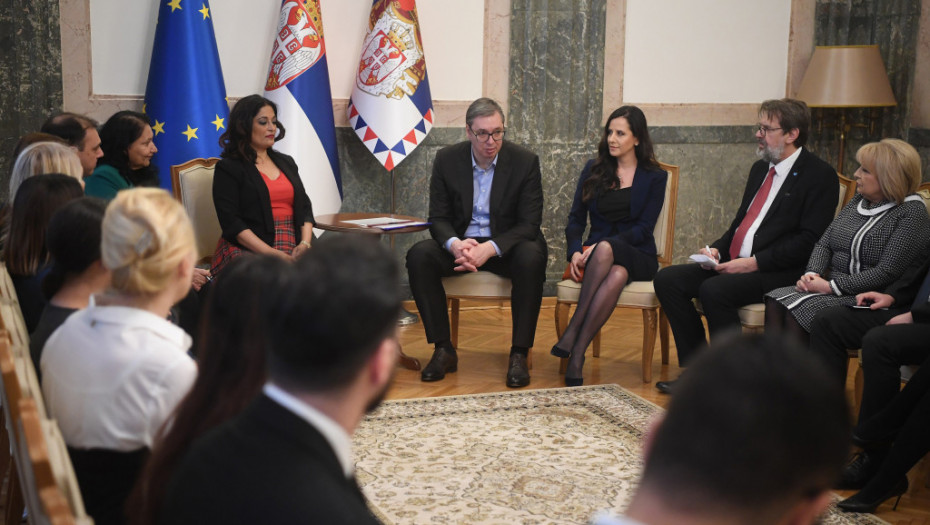 Vučić na sastanku sa Romi