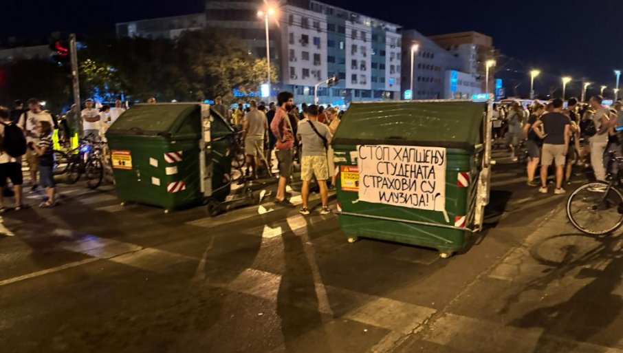 ONAJ U PRAŠINI: Od studentske pobune do kontejner revolucije