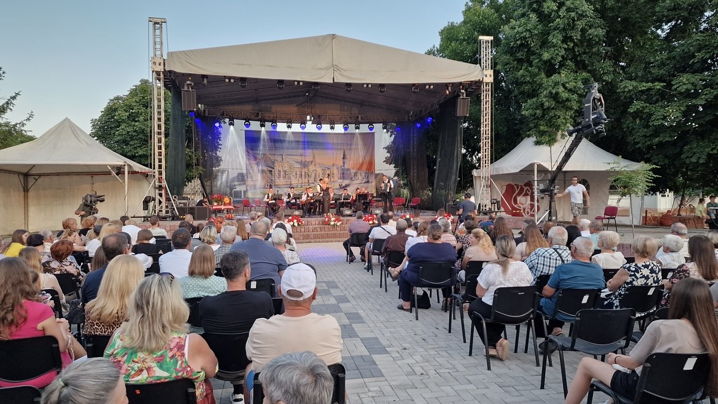 Фестивал „Црвена ружа“ окупио велики број посетилаца