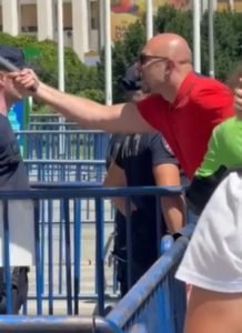 БЛОКАДЕРИ И БЕСПОСЛЕНИ АУТОНОМАШ НА РОЛЕРИМА НА НАЈГОРИ МОГУЋИ НАЧИН ПРЕТИЛИ НОВИНАРКИ!