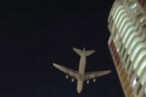 Ово никад није виђено у Москви! Стижу снимци после великог украјинског напада, авиони летели скоро између небодера (ВИДЕО)