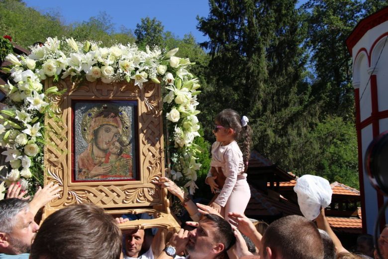 У манастиру Тумане 15.000 верника обележило 90 година чувања иконе Пресвете Богородице Курскаје