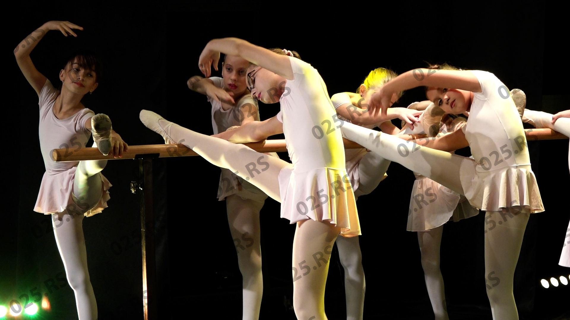 Сомбор: „Мали балетски сан“ оплеменио Дечију недељу у КЦ