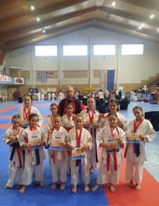 Осам медаља за каратисткиње „Црвенке“