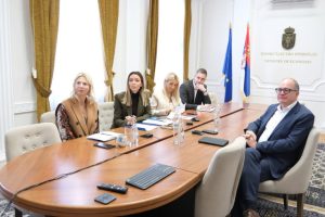 Nova-radna-mesta-u-Vranju-Adrijana-Mesarovic?-sa-predstavnicima-"HAIX-Group"-