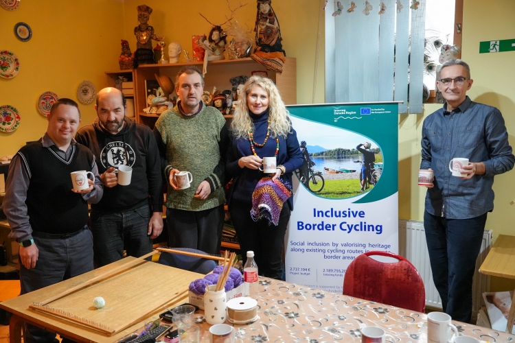 Апатин: Међугенерацијски волонтерски програм инклузивног прекограничног бициклирања