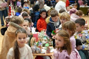 Хуманитарни Новогодишњи базар одржан у ОШ „Жарко Зрењанин“