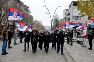 Vijore se trobojke na KiM: Građani severnog dela Kosovske Mitrovice i Leposavića dočekali nove gradonačelnike! (FOTO)