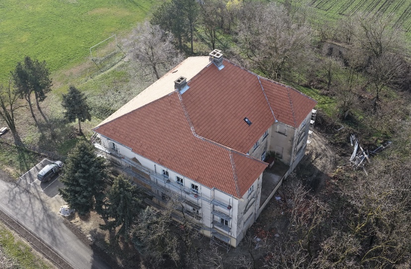 (ФОТО) Завршени радови на крову објекта школе и вртића у Растини