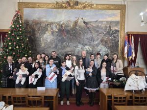 Uručeni ugovori o roditeljskom dodatku za prvorođeno dete