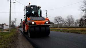 (FOTO) U toku asfaltiranje u prigradsko-salaškom naselju Bukovac