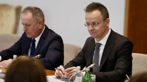 Sijarto-Madjarska-sedi-za-stolom-gde-se-stvara-novi-svetski-poredak,-Evropa-ne-sedi-