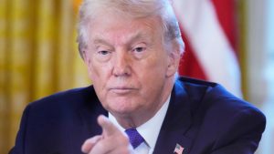 Tramp-o-Grenlandu-Nes?to-s?to-je-svoje-brani-se-drugac?ije-od-zakupljenog-