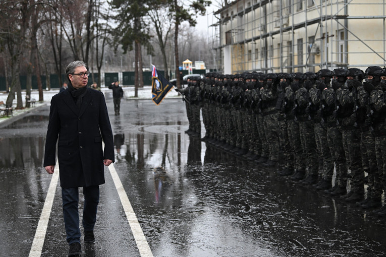 Vucic i vojska