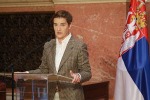 Брнабић оштро осудила извештаје тајкунских медија: То је дехуманизација председника Србије