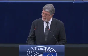 Srbija-je-za-pregovarac?kim,-a-ne-s?vedskim-stolom!-