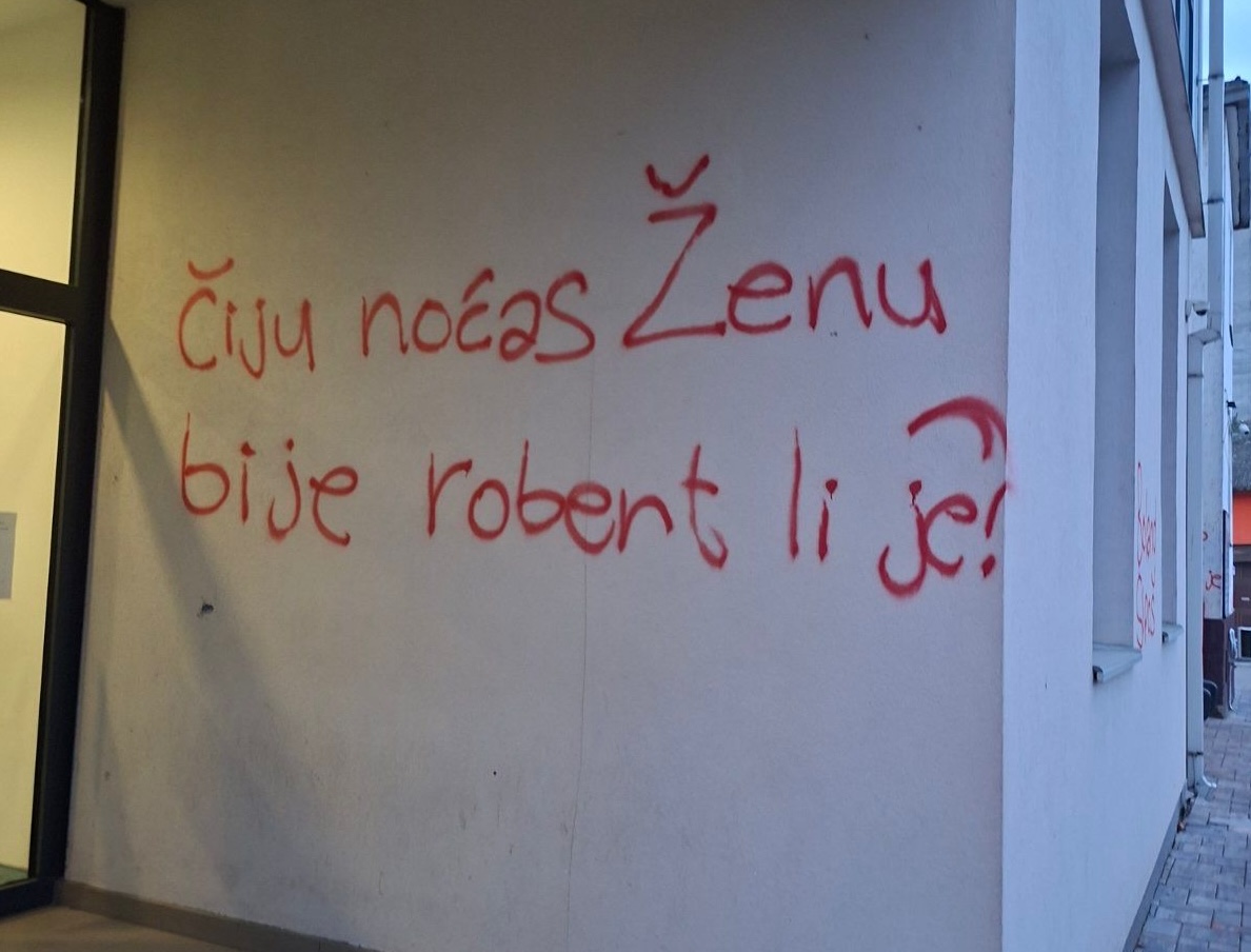 Графити на зградама јавних установа-апел да се прекине са оваквим чиновима