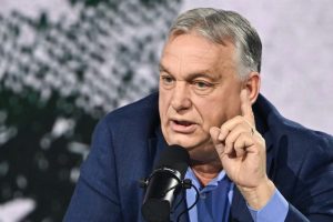 Орбан хитно распоређује војску: Ситуација се отима контроли