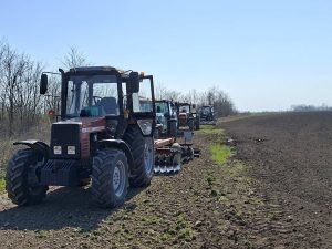 Ратари из Раткова уредили пољске путеве у атару села