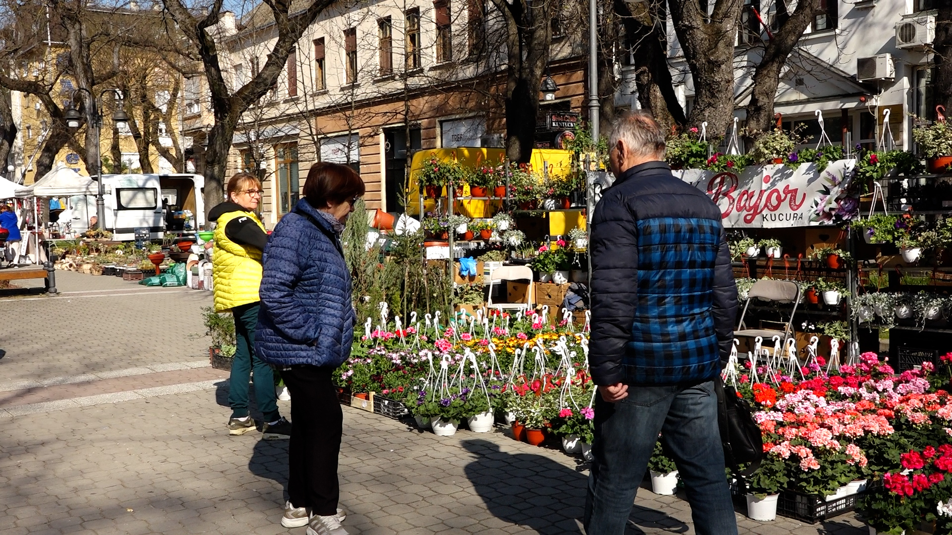 (ВИДЕО) Више од 100 излагача на „Пролећном базару“ у Апатину