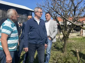 Министар Гламочић обишао домаћинство Бугариновић у Севојну: Мерама подршке чувамо живот на селу