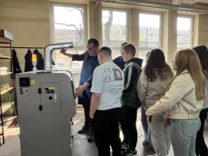 Đaci OŠ „Moša Pijade“ iz Bačkog Brega posetili srednje škole u Somboru