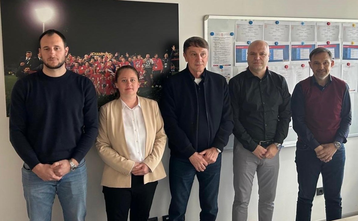 FSS i opština Apatin o razvoju FK „Mladost“ i jačanju fudbalske infrastrukture