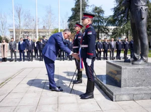 Заграђанин у име Дачића положио венце на спомен-обележје страдалим припадницима МУП-а