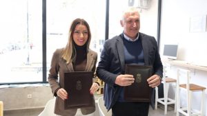 Mesarovic?-potpisala-ugovor-za-obnovu-Starog-zdanja-u-Arandjelovcu,-radovi-za-60-dana-