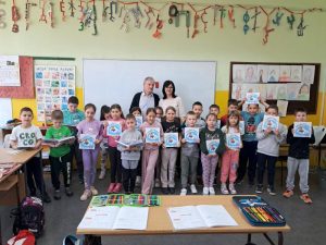 Knjiga „Sedmo nebo“ poklonjena đacima opštine Kula