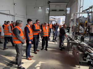 (ВИДЕО) Покренута производња тракционих акумулатора у сомборском погону „Black Horse“