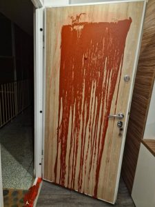 (VIDEO) Užas! Blokaderi dotakli dno! Novosadska porodica meta blokaderskog monstruma!