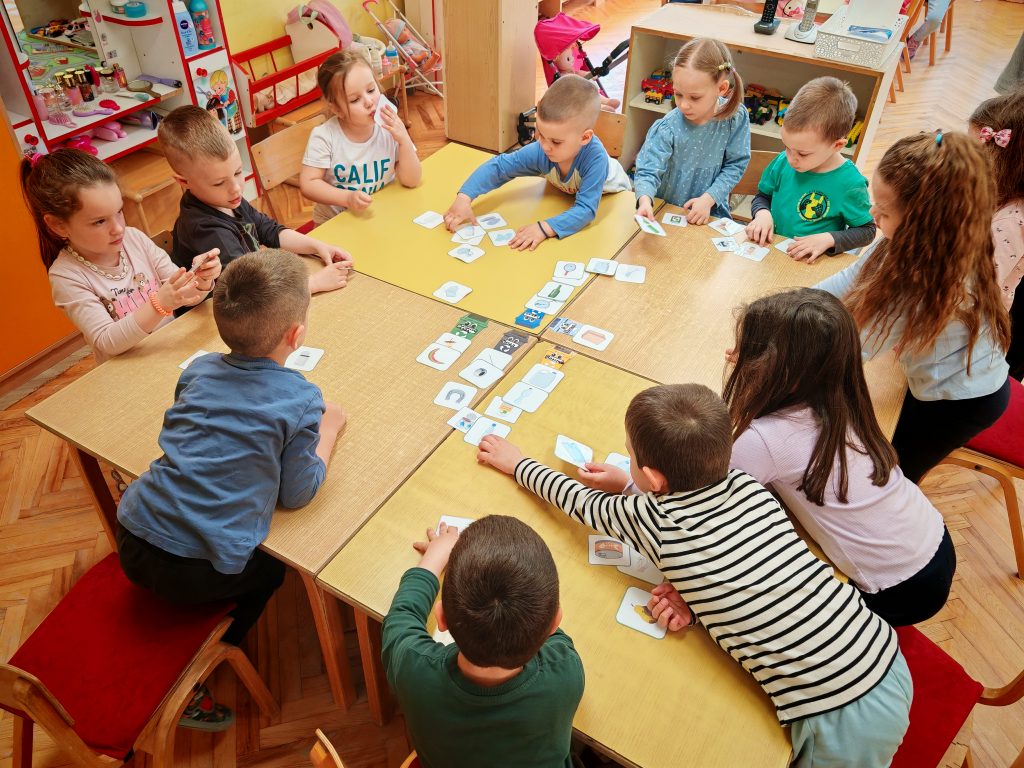 Најмлађи из ПУ „Пчелица“ обележили Дан планете Земље кроз игру и учење