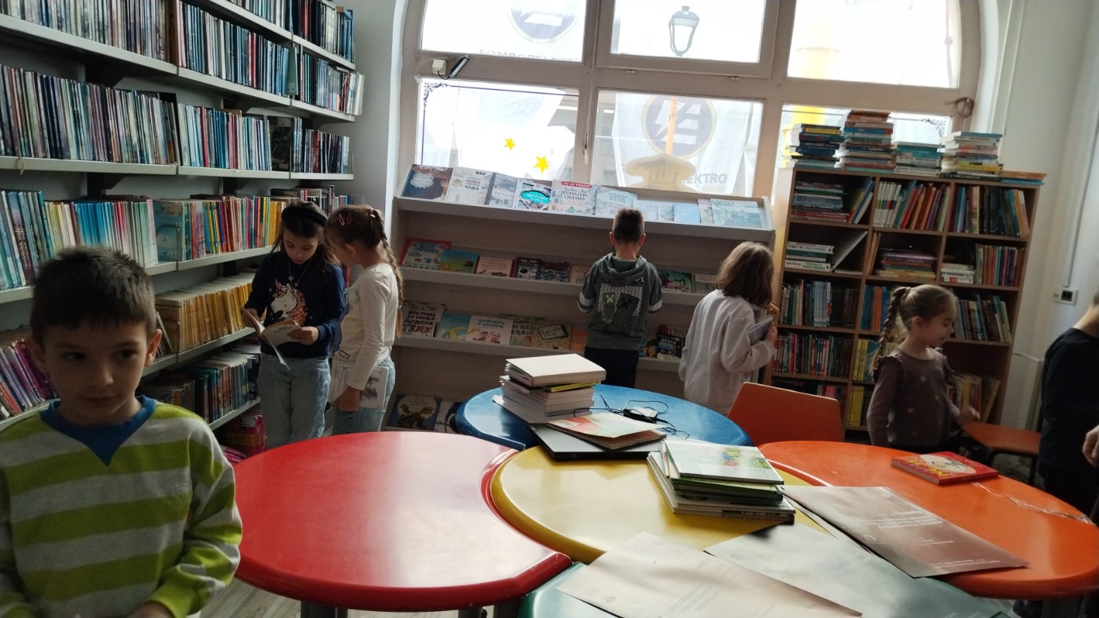 Prvaci „Dositeja u poseti Gradskoj biblioteci