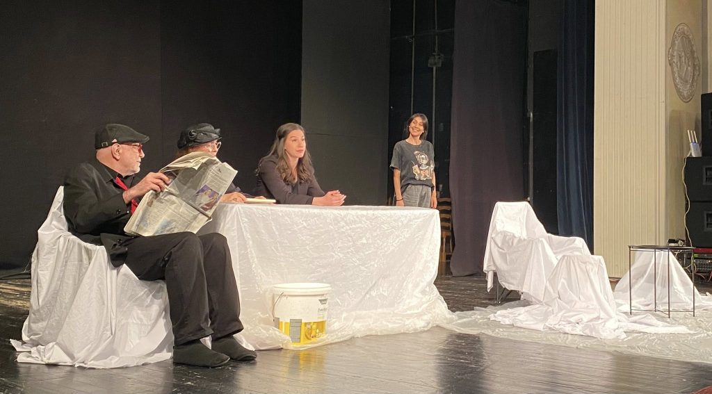 Вече смеха уз представу „Луда кућа балканска“