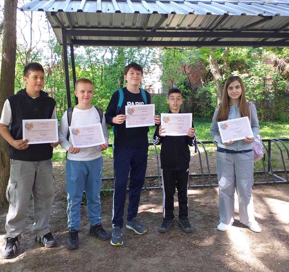 Učenici OŠ „Vuk Karadžić“ iz Crvenke uspešni na Okružnom takmičenju iz istorije