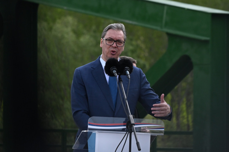 Историјска порука председника: Бићемо острво слободе у Европи, неће бити више прогана ни трактора... (ВИДЕО)