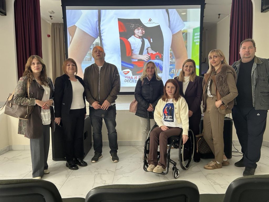 U Odžacima održana tribina „Na maturu bez automobila“