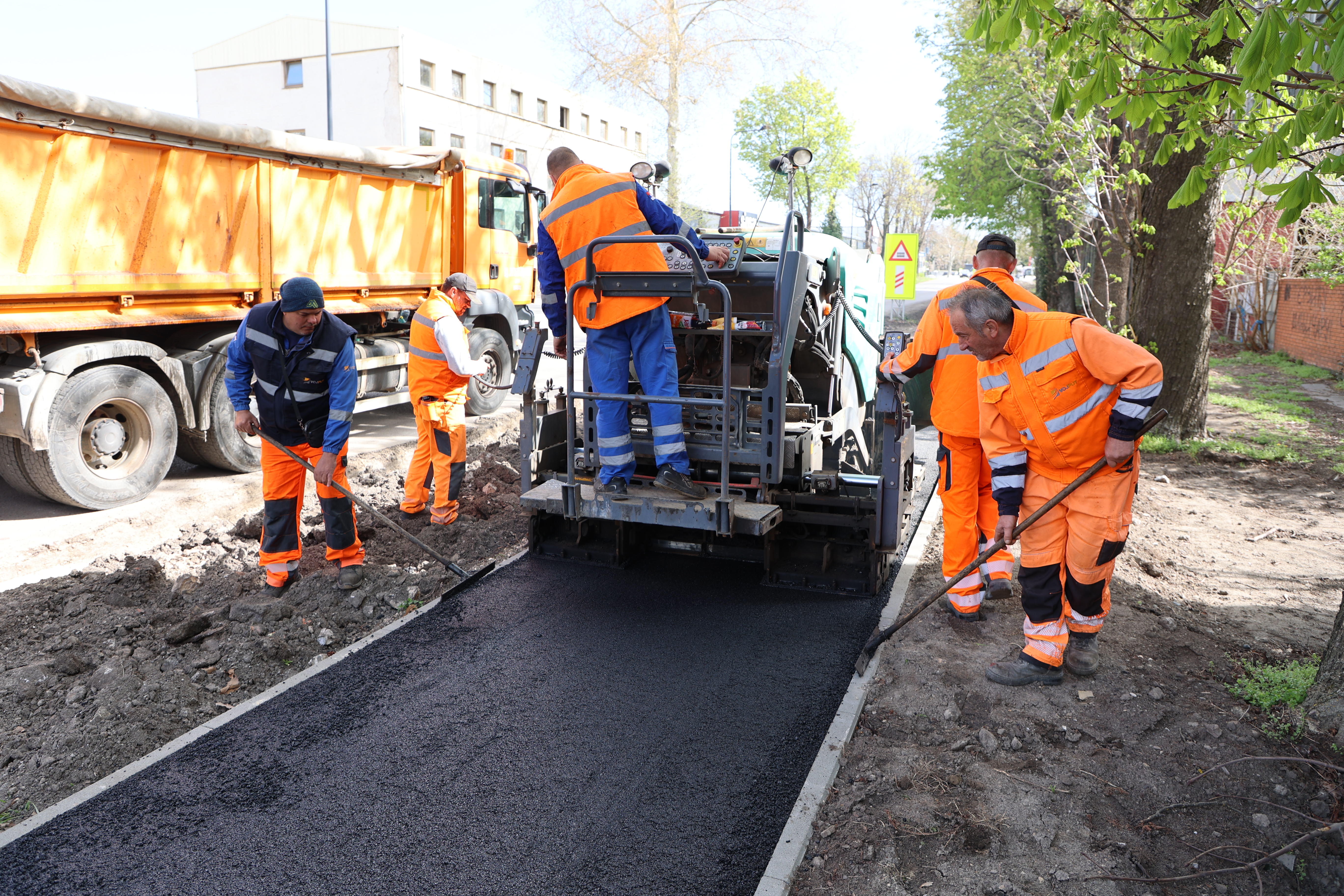 (VIDEO+FOTO) Privode se kraju radovi na biciklističkoj stazi u Karađorđevoj ulici