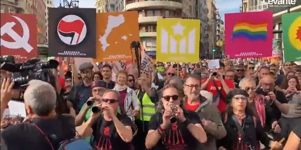 ?Ko-ne-skac?e,-taj-je-neprijatelj"-Primitivno-skandiranje-osvaja-Evropu-