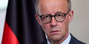 Мерц прогони неистомишљенике: Берлин кажњава критику, Србија показује лице демократије