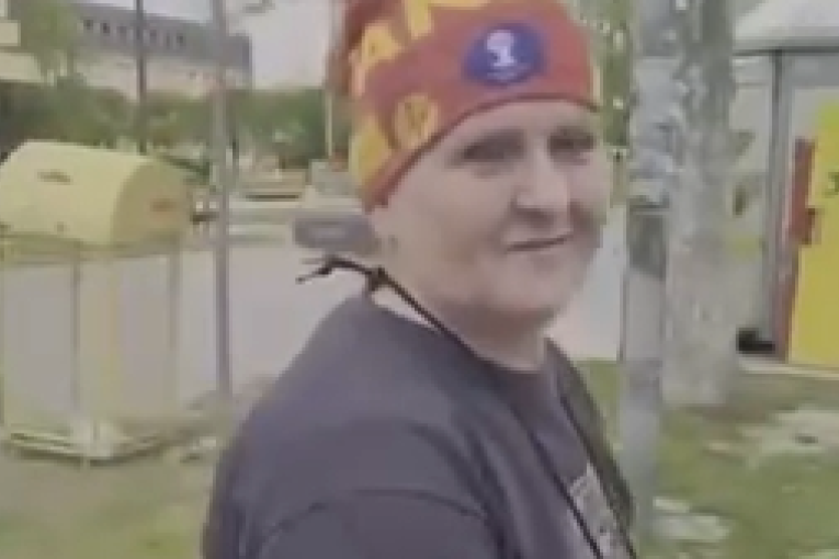 "Studentkinja"-od-60-godina-napala-aktivistkinju-SNS!-Ovo-je-slika-i-prilika-nemoc?i-blokadera-(VIDEO)-