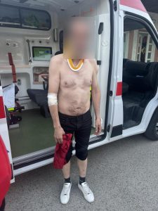 Оџаци: На непријављеном скупу блокадери напали и вређали грађанина оборили га на земљу и нанели теже телесне повреде