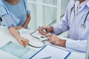 Сутра бесплатна провера крвног притиска и шећера у крви у Апатину