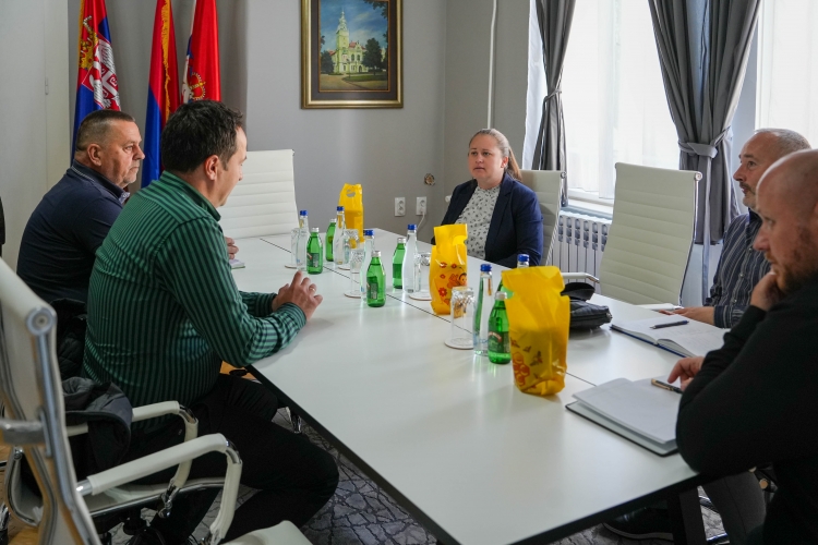 Пчелари из Апатина уз подршку општине настављају развој производње