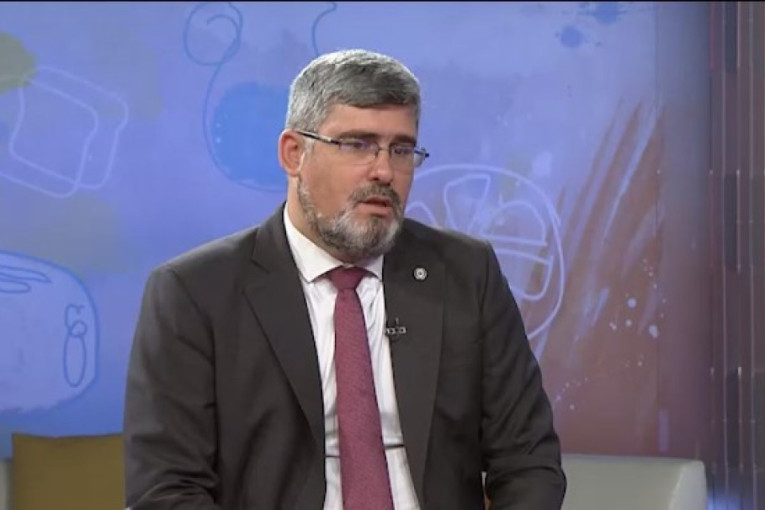 Старовић: Нема блокаде новца из ЕУ, очекује се усвајање закона до краја маја