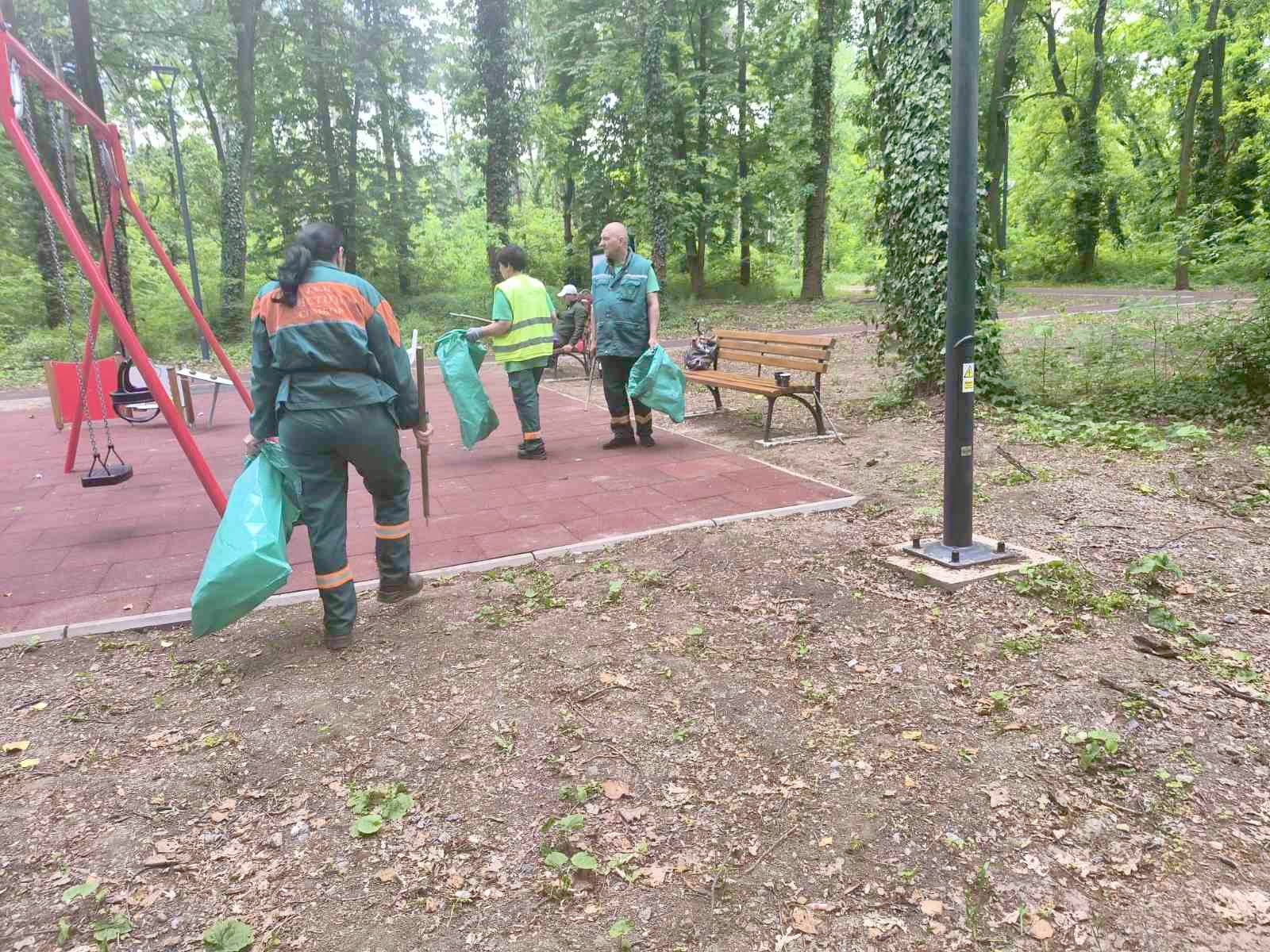 (ФОТО) ЈКП „Чистоћа“ наставила редовне активности на више локација у Сомбору