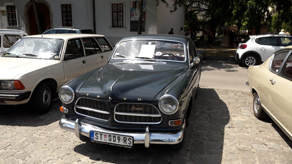 (ФОТО) Више од 150 излагача на манифестацији олдтајмера у Сомбору